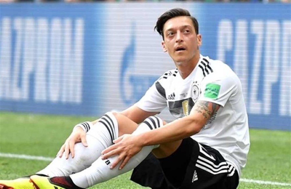 أوزيل يعتزل اللعب دوليا بسبب "العنصرية"