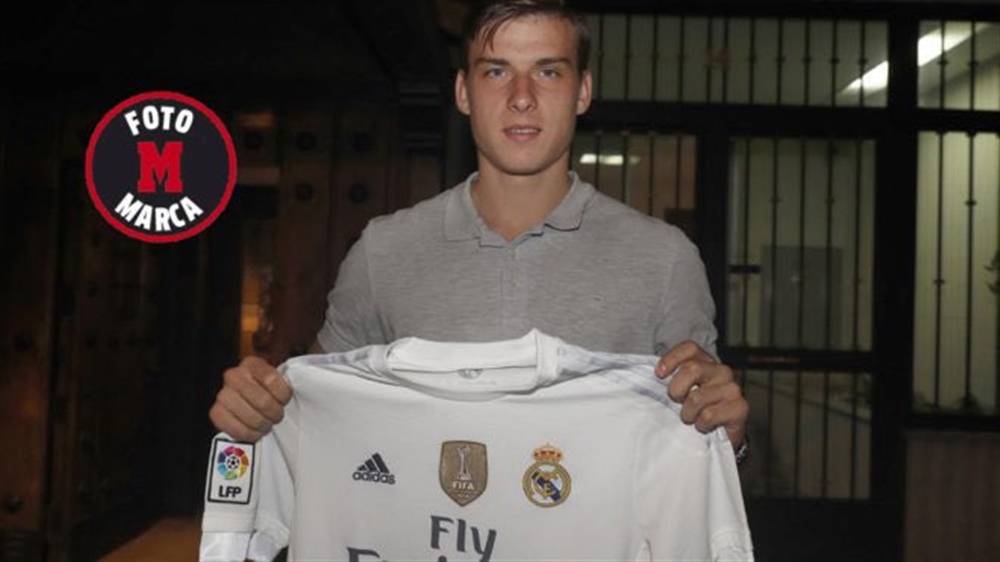 ريال مدريد يقدم حارسه الجديد لوسائل الإعلام