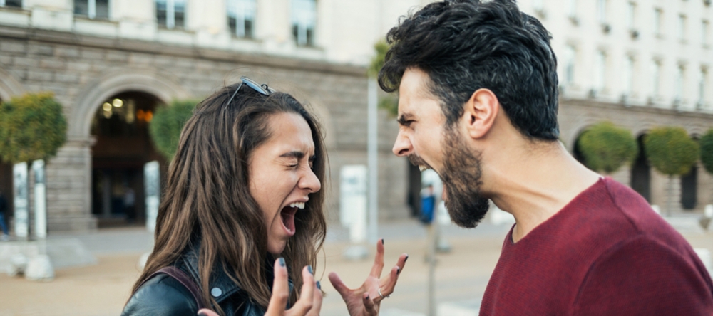 كيف تتعامل مع زوجتك الغيورة؟  (نصائح)