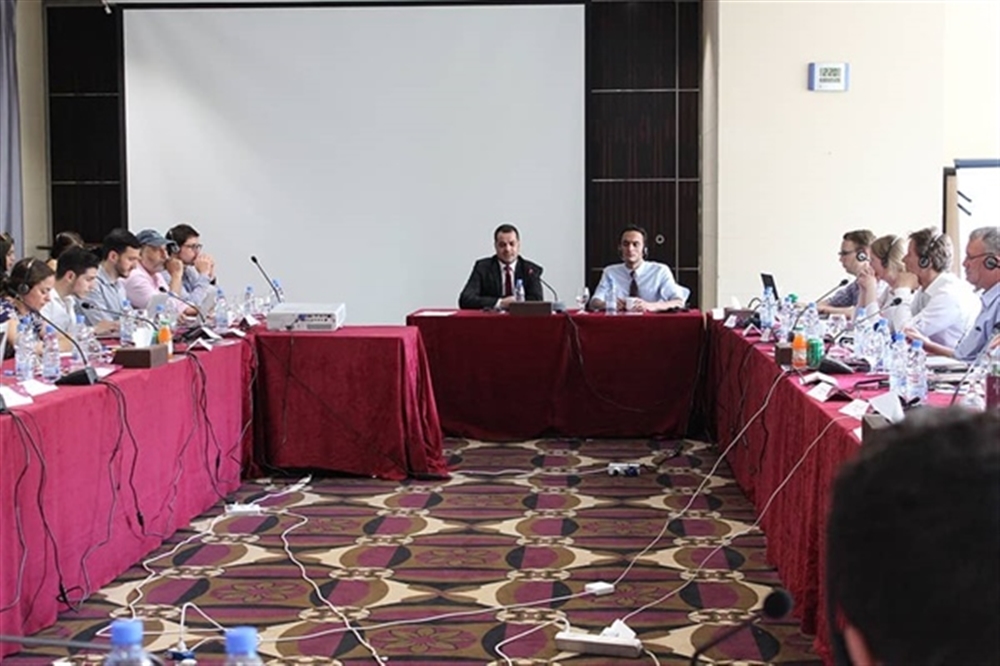 صحفيون يمنيون يعرضون قضايا الصحفيين المختطفين في سجون الحوثيين