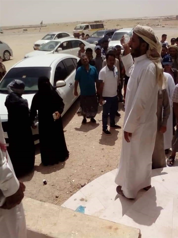 عُمان تغلق منافذها في وجه المسافرين اليمنيين"صور"