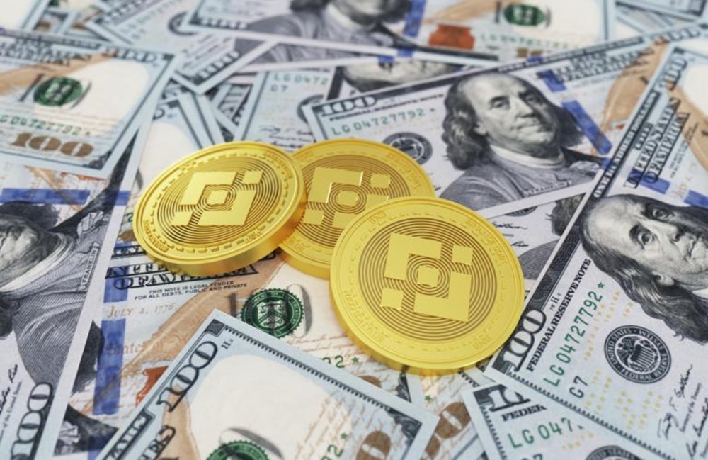 الذهب يهبط لأقل مستوى في 17 شهراً