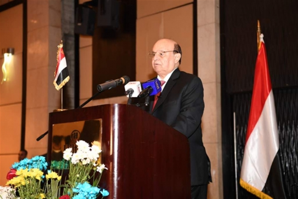 صحيفة: هادي يقود مساعٍ في مصر لتوحيد حزب المؤتمر تحت قياداته واحتواء أقارب صالح