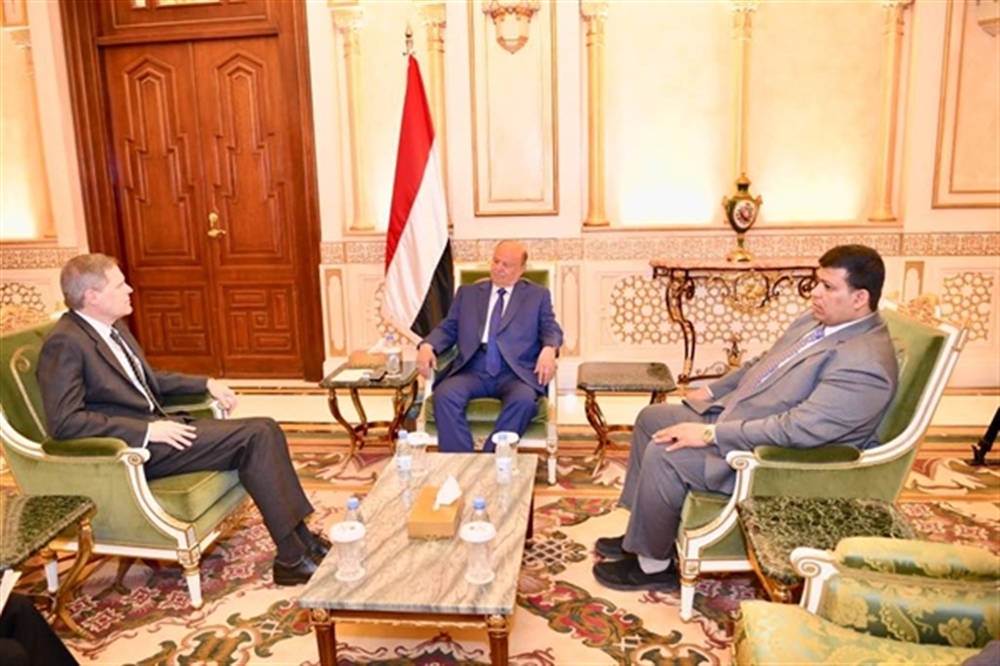 الرئيس هادي يلتقي السفير الأمريكي ويجدد حرصه على تحقيق السلام