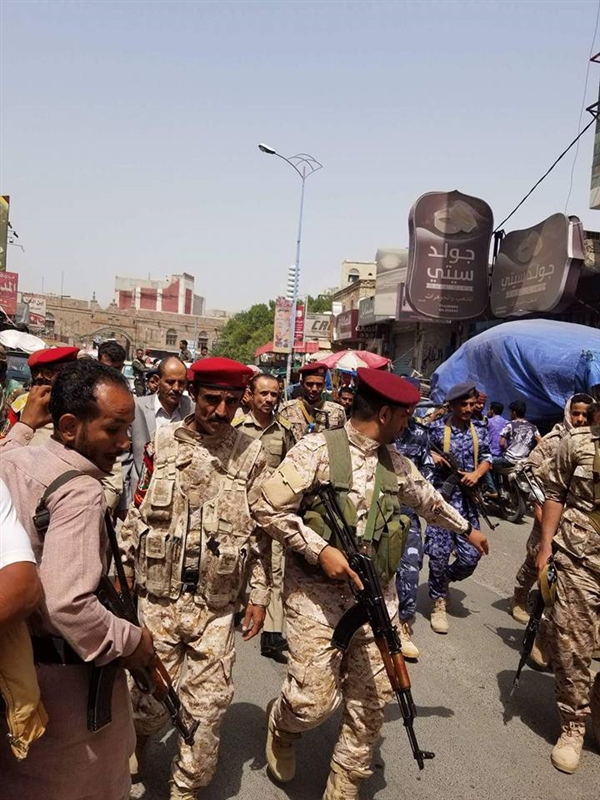 تعرض اللجنة الرئاسية لإطلاق نار وسط تعز..وإصابة جنديان