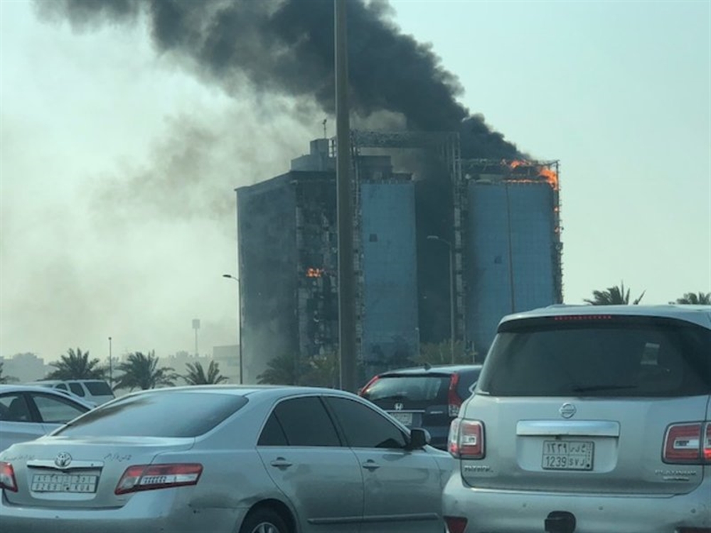اندلاع حريق بمبنى النيابة العامة بالدمام السعودية(فيديو)