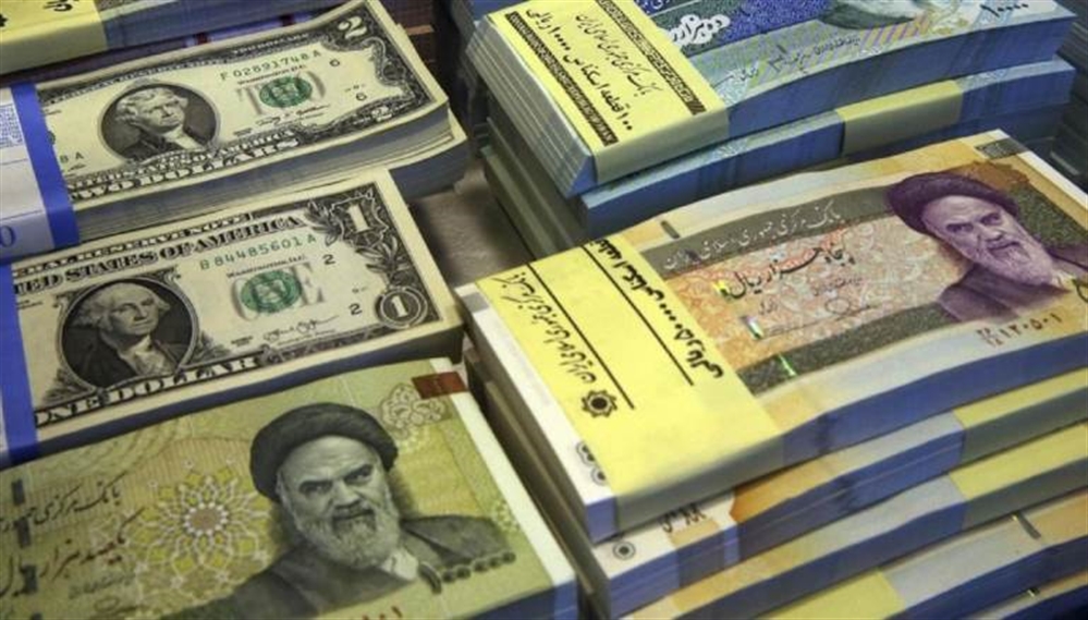 الريال الإيراني يتراجع لأدنى مستوى في تاريخه أمام الدولار