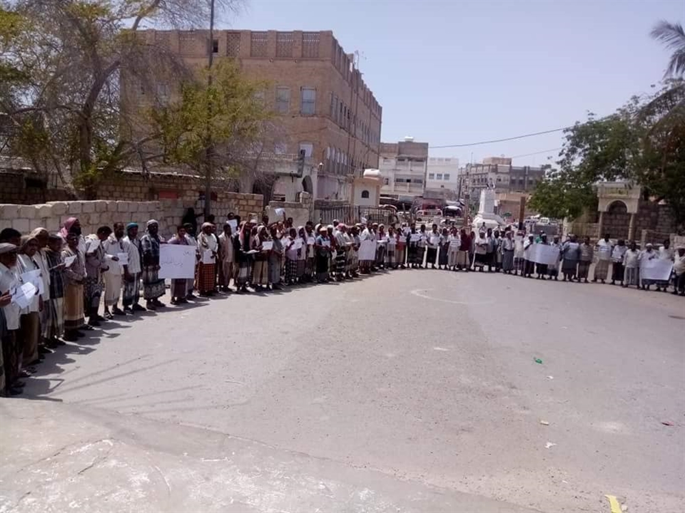 معلمو حضرموت يحتجون في "غيل باوزير" للمطالبة بتلبية حقوقهم القانونية