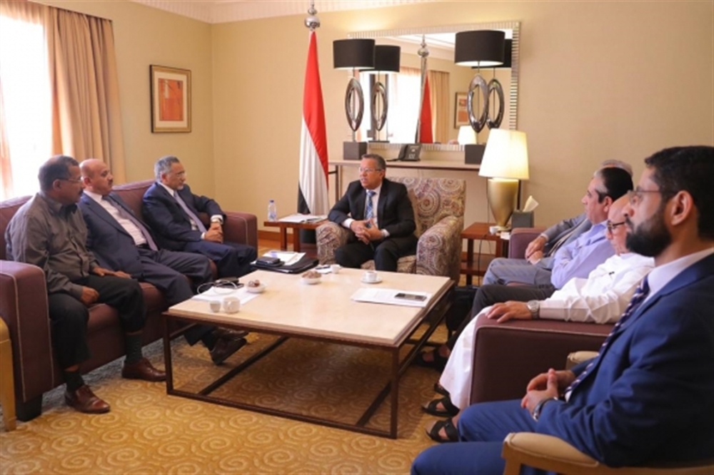 الحكومة توجه شركتي النفط والمصافي بتوفير المشتقات النفطية لمحافظة عدن