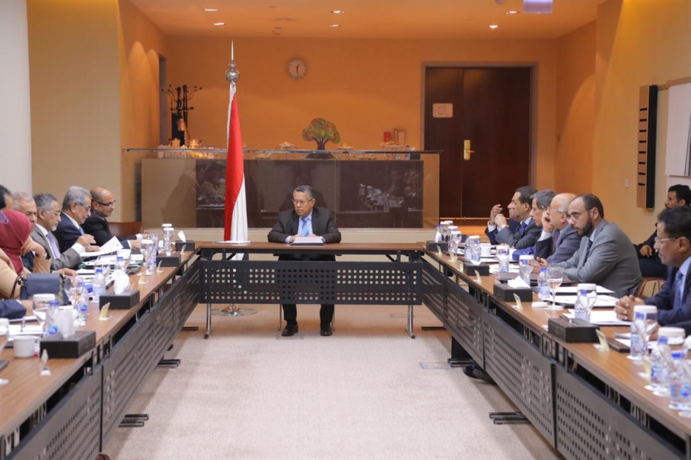 "بن دغر" يدعو إلى مؤتمر اقتصادي خليجي عاجل ويقول: الحوثيون والإنفصاليون أسباب الإنهيار الإقتصادي