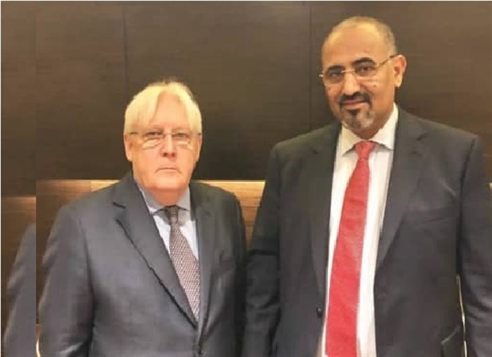 غريفيث يلتقي " رئيس الانتقالي الجنوبي" في أبوظبي بعد ساعات من دعوته لإسقاط الحكومة