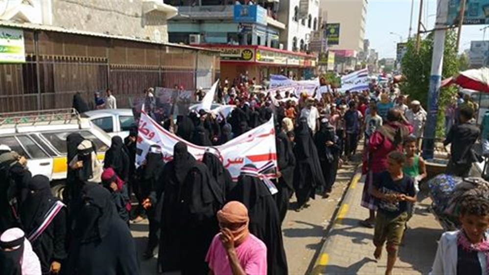 مظاهرات في عدن تهتف" لا تحالف بعد اليوم "