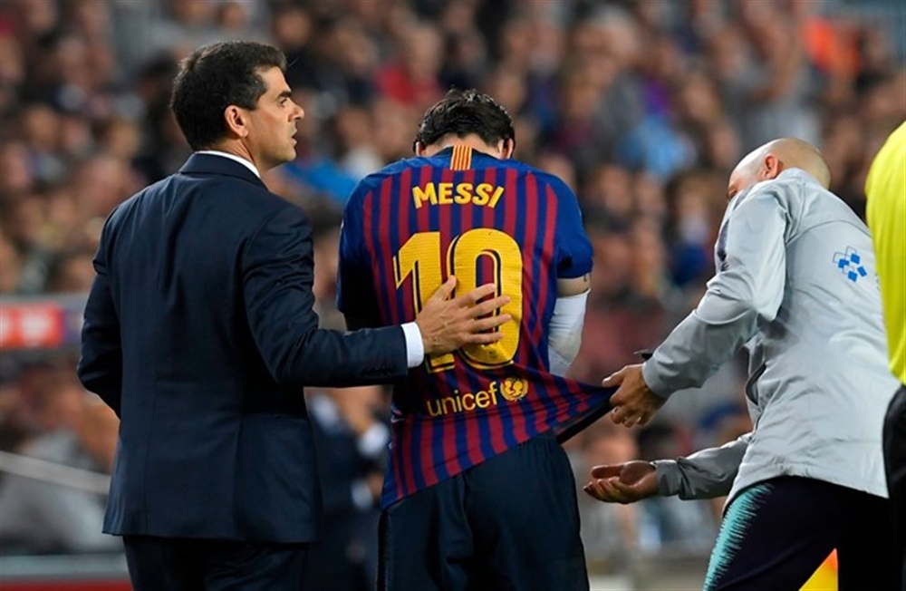 برشلونة يفتقد ميسي في 6 مباريات حاسمة بعد إصابته بكسور