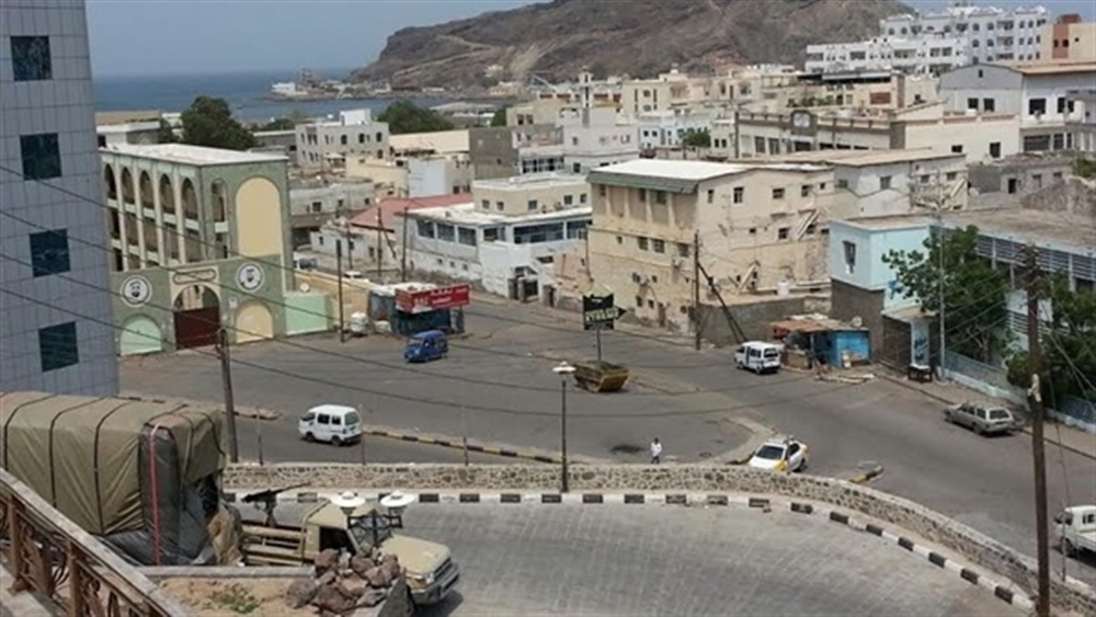 مقتل واصابة ثلاثة أشخاص بإشتباكات مسلحة في عدن