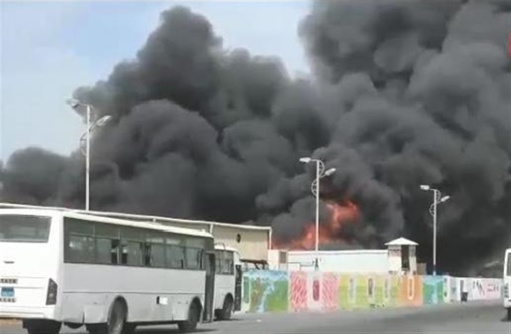 شاهد.. الحوثيون يقصفون مجمع صناعي وسط الحديدة ومقتل ثلاثة مدنيين