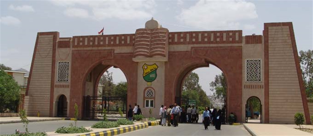 الحوثيون يقصون أكثر من 800 أستاذ وموظف من جامعة صنعاء