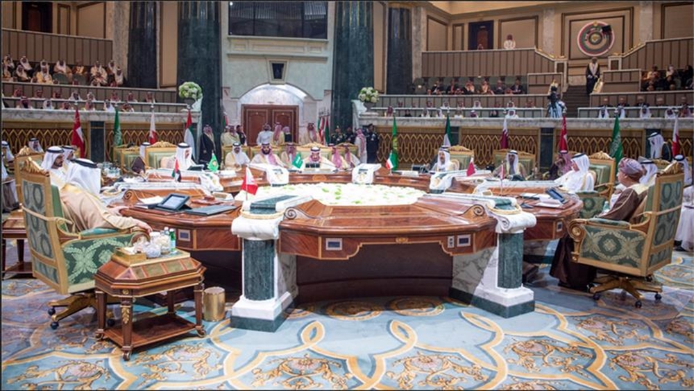 البيان الختامي للقمة الخليجية يتمسك بمجلس التعاون وتفعيل القيادة العسكرية الموحدة