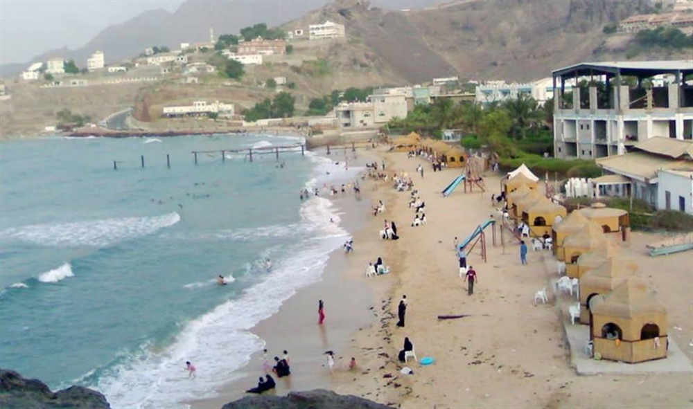 صحة عدن: كائنات بحرية تسببت بإصابة 60 شخص بالتحسس وضيق في التنفس
