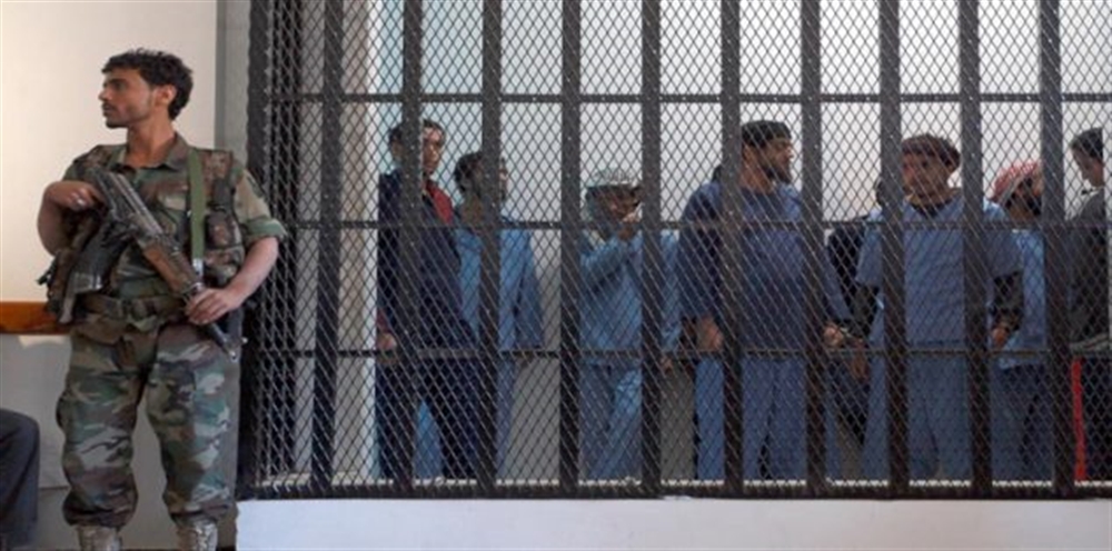 الحوثيون يُحيلون 25 مختطفاً من المدنيين إلى النيابة الجزائية (اسماء)