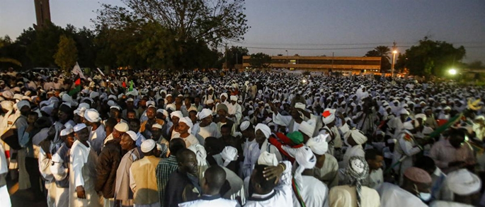 22 قتيلاً في المظاهرات.. والسودان تتهم "إسرائيل" بتدبيرها!