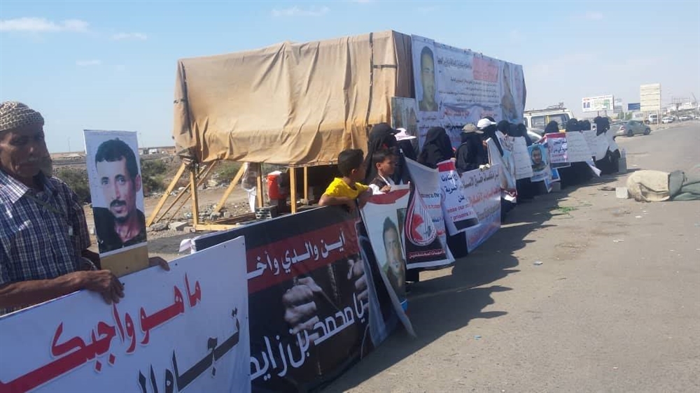 رابطة أهلية: استمرار معتقلي سجن بئر أحمد إضرابهم عن الطعام جريمة ضد الإنسانية