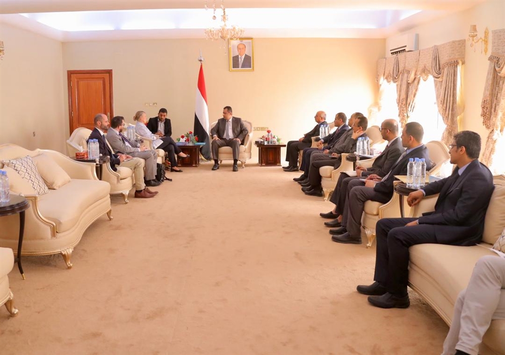 رئيس الحكومة يطالب المجتمع الدولي بالضغط على الحوثيين لوقف إطلاق النار بالحديدة