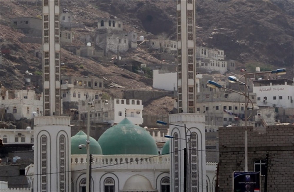 قوات أمنية تعتقل إمام وخطيب مسجد بعدن عقب انتقاده الوضع الأمني