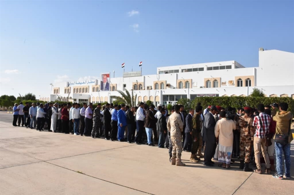 وزير النقل يدشن أولى رحلات مطار الغيضة الدولي بالمهرة