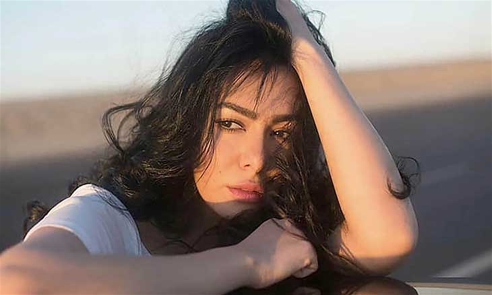 ميرهان حسين تسلم نفسها للشرطة لتنفيذ حكم بسجنها