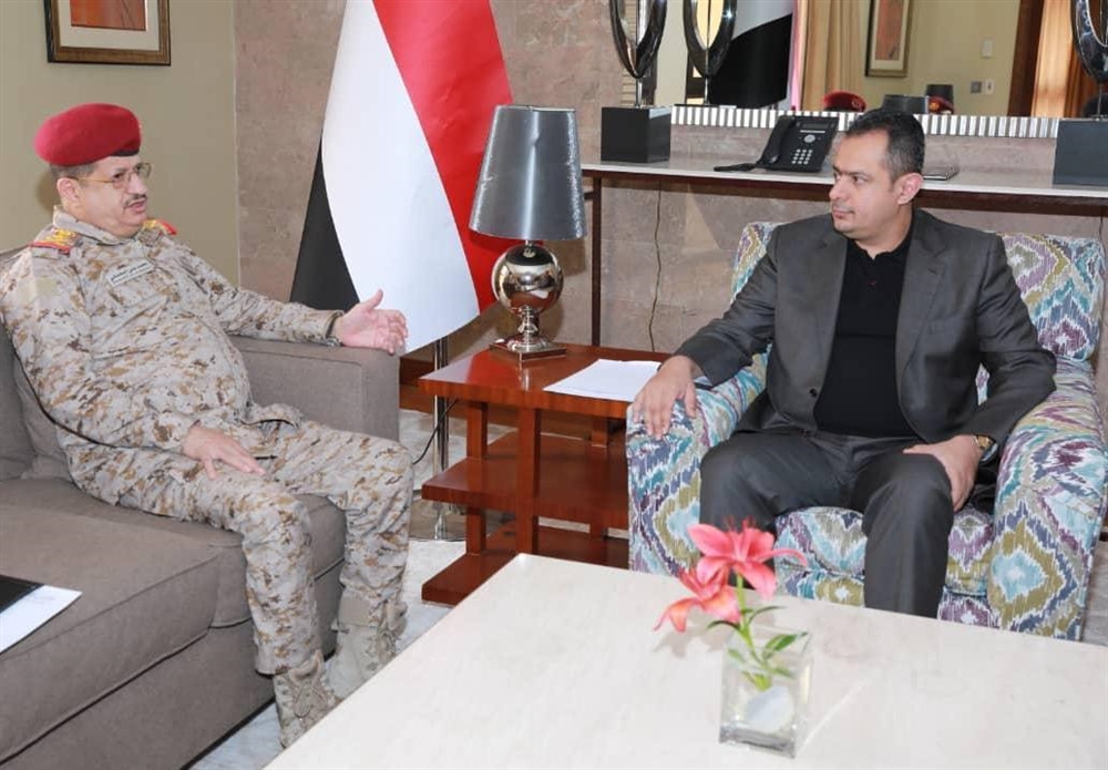 الحكومة تشدد على ضرورة انتظام صرف مرتبات الجيش
