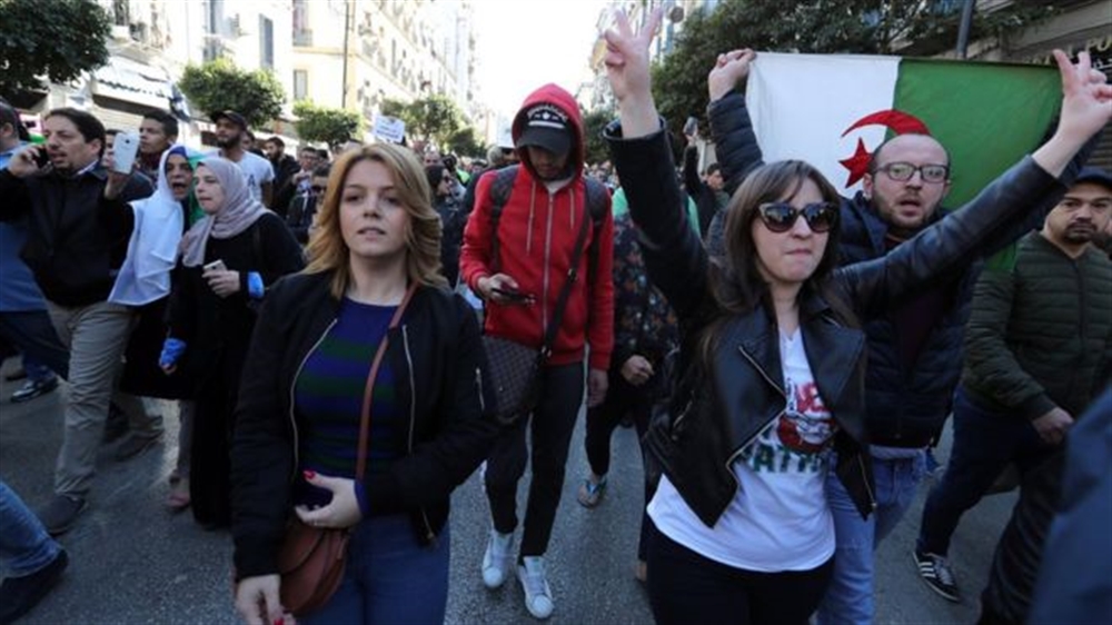 الجزائر.. الآلاف يتظاهرون احتجاجا على ترشح "بوتفليقة" لولاية خامسة