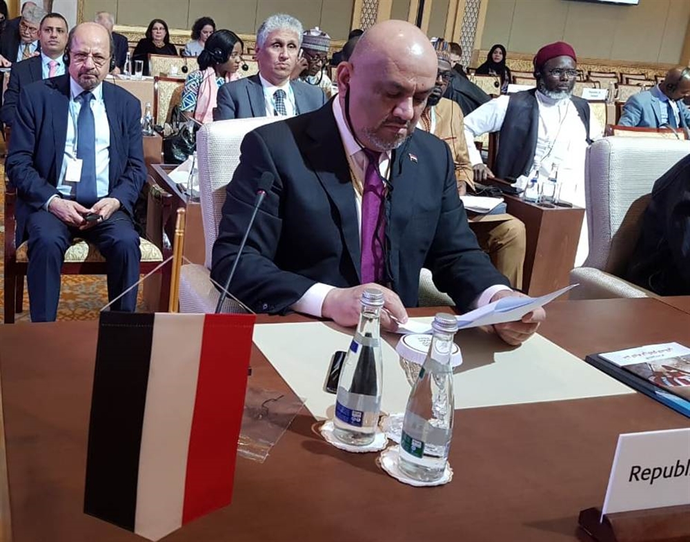 الحكومة تدعو إيران للتوقف عن دعم الحوثيين وزعزعة أمن المنطقة