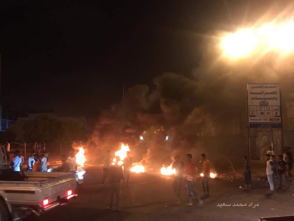 عدن تشتعل إحتجاجا على مقتل الشاب "رأفت"