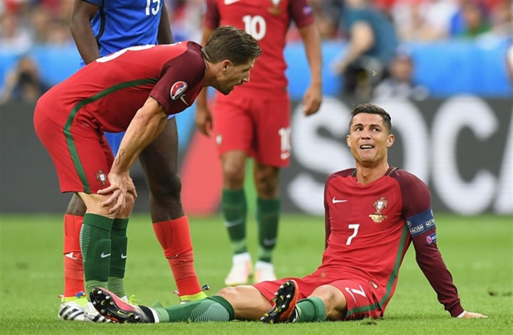 رونالدو يخرج مصابا في مباراة البرتغال وصربيا
