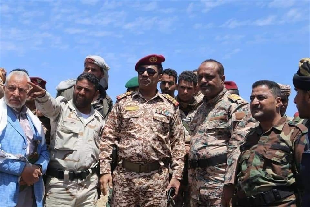 قيادة محور تعز تحث الجيش على رفع الجاهزية القتالية