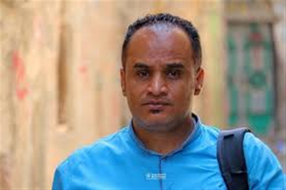 نقابة الصحفيين تطالب السلطات في تعز بضبط مسلحين تهجموا على منزل الصحفي الشرعبي