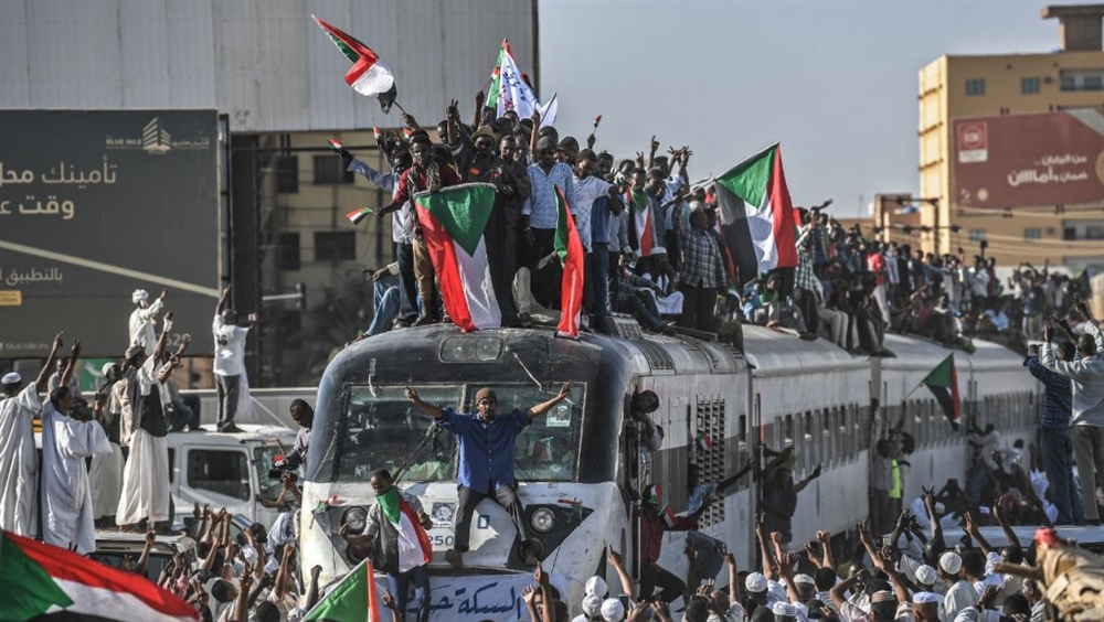 السودان: المحتجون يدعون لمظاهرة مليونية في الخرطوم ويهددون بإضراب شامل