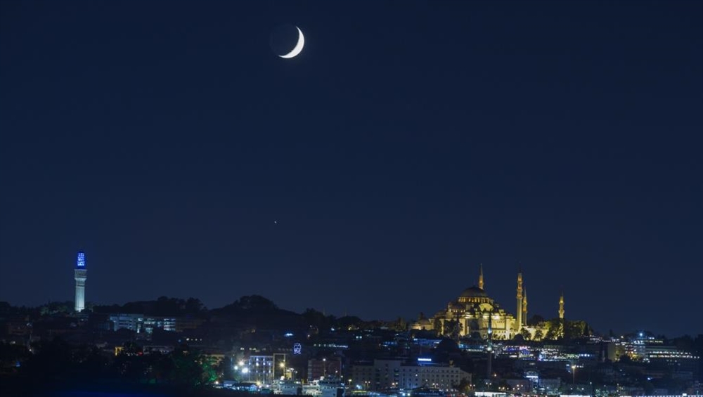 الدول العربية تنقسم في تحديد أول أيام عيد الفطر