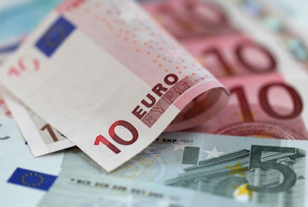 اليورو قرب 1.12 دولار في التعاملات الآسيوية نتيجة تنامي التوترات بالشرق الأوسط