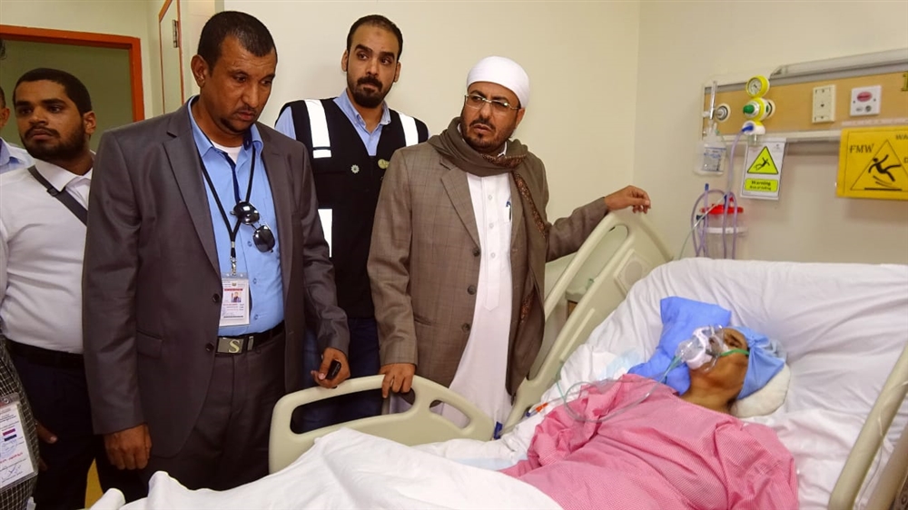 وزير الأوقاف يزور المرضى من الحجاج اليمنيين الذين يتلقون العلاج في مستشفيات مكة