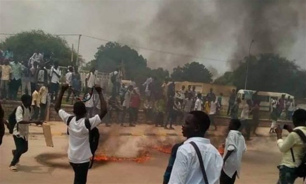 آلاف الطلاب يتظاهرون غربي السودان للمطالبة بحل أزمتي الخبز والوقود