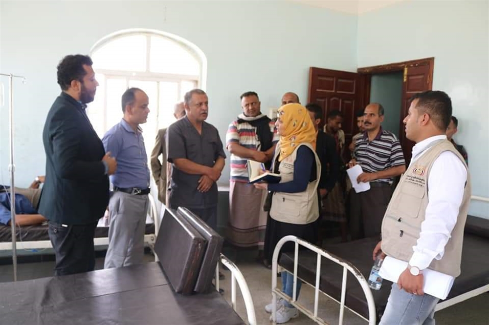 اللجنة الوطنية للتحقيق تزور نزلاء السجن المركزي في تعز