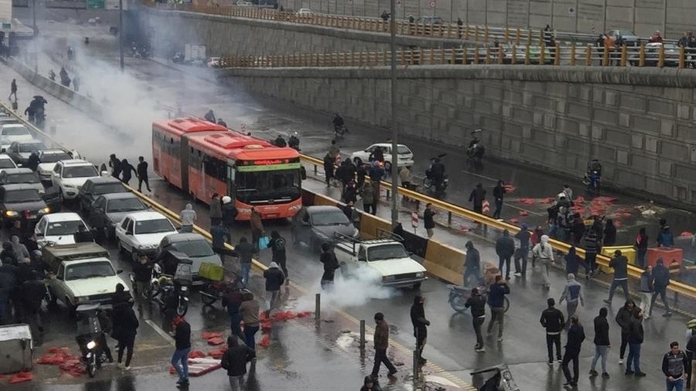 إيران تعلن حصيلة الاحتجاجات: 7 آلاف معتقل وحرق مراكز دينية