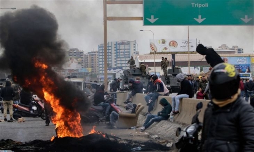 لبنان: المحتجون يغلقون الشوارع في طرابلس مطالبين بحقوق الثورة