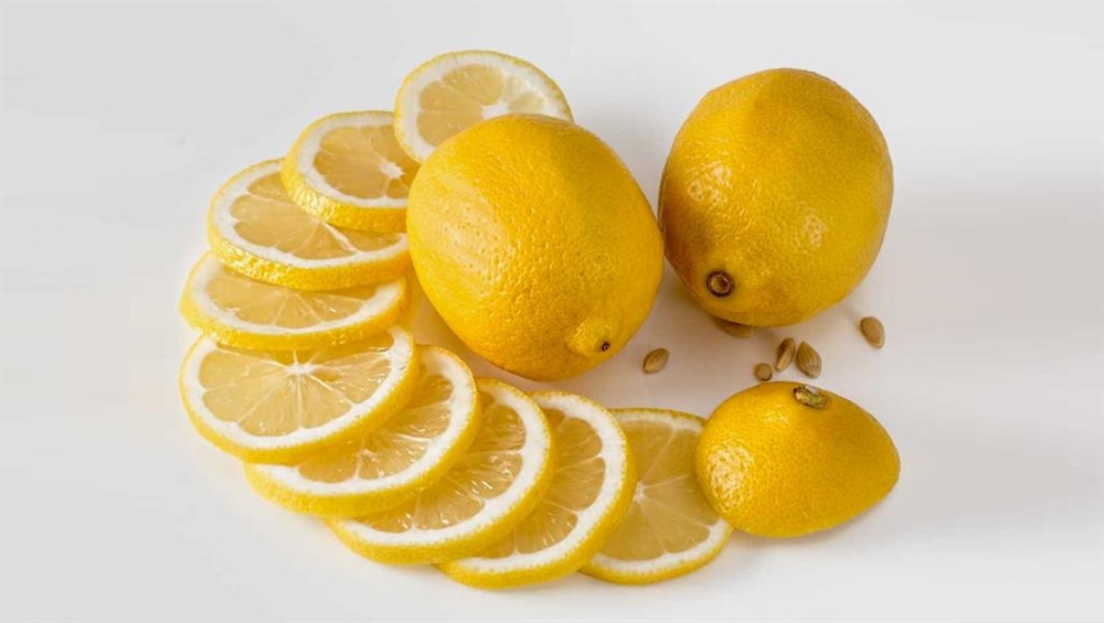 5 فوائد صحية لاستهلاك الليمون صباحا.. تعرف عليها