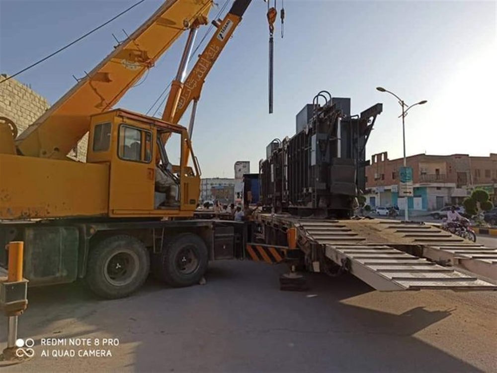 بقوة 40 ميغا فولت.. وصول محولين اثنين لتعزيز كهرباء وادي حضرموت