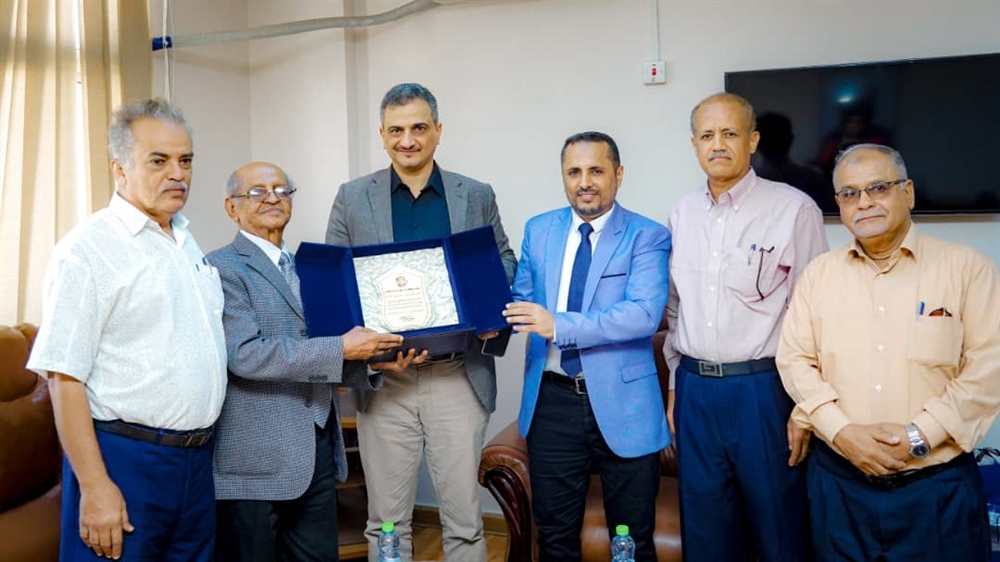 تكريم الفنان الكبير محمد عطروش في عدن