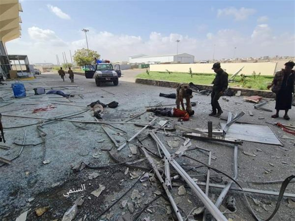 شاهد: لحظة إطلاق الصواريخ على مطار عدن