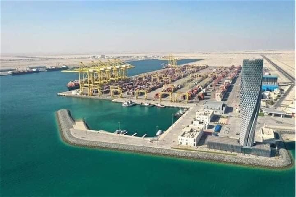 وصول أول باخرة وقود إلى ميناء "قنا" النفطي بشبوة