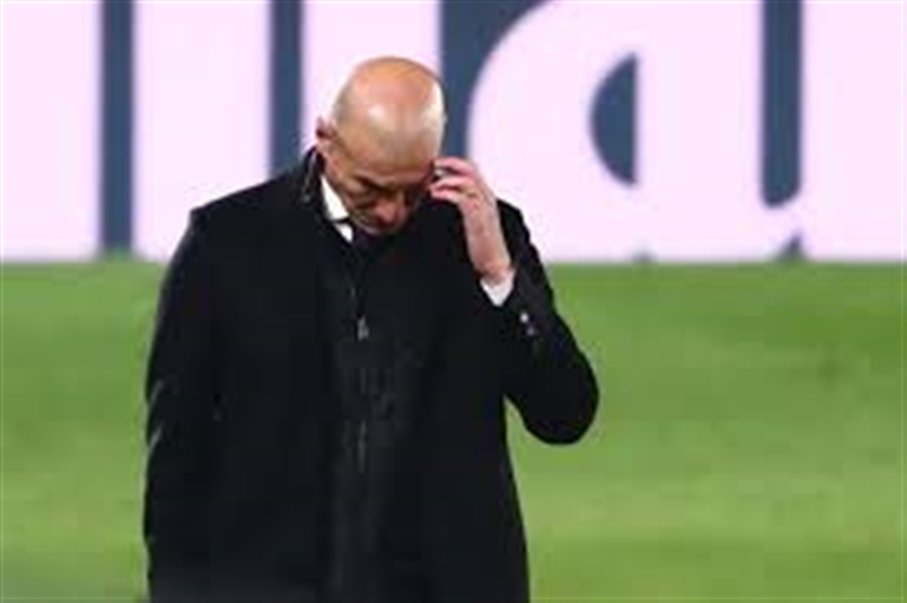 أطباء "زيدان" يبلغون إدارة ريال مدريد بخبر صادم